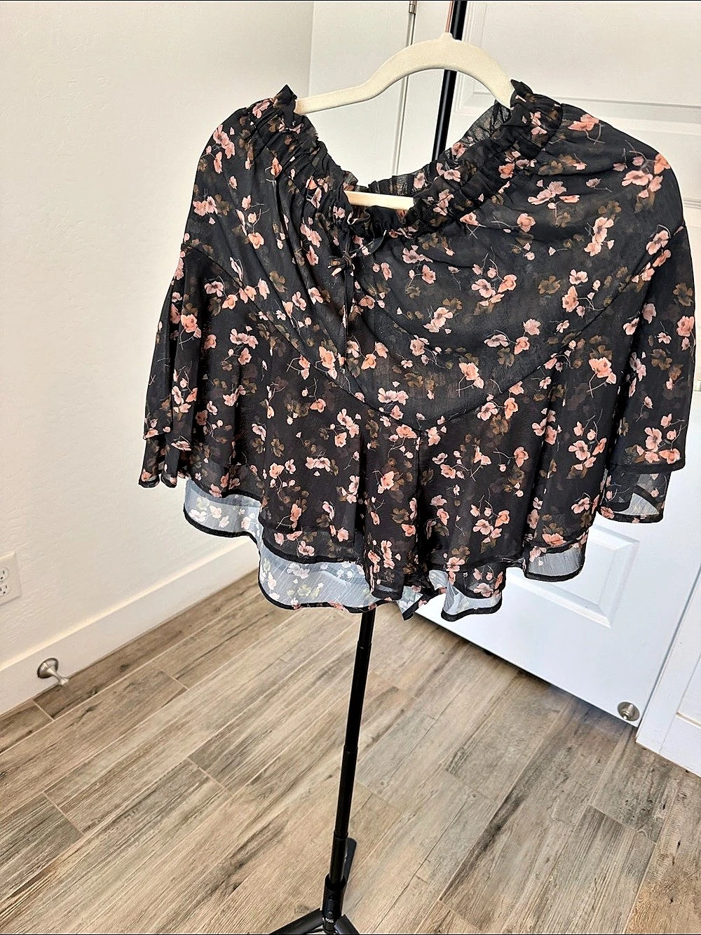 Floral Ruffle skirt in Black & Pink Like New